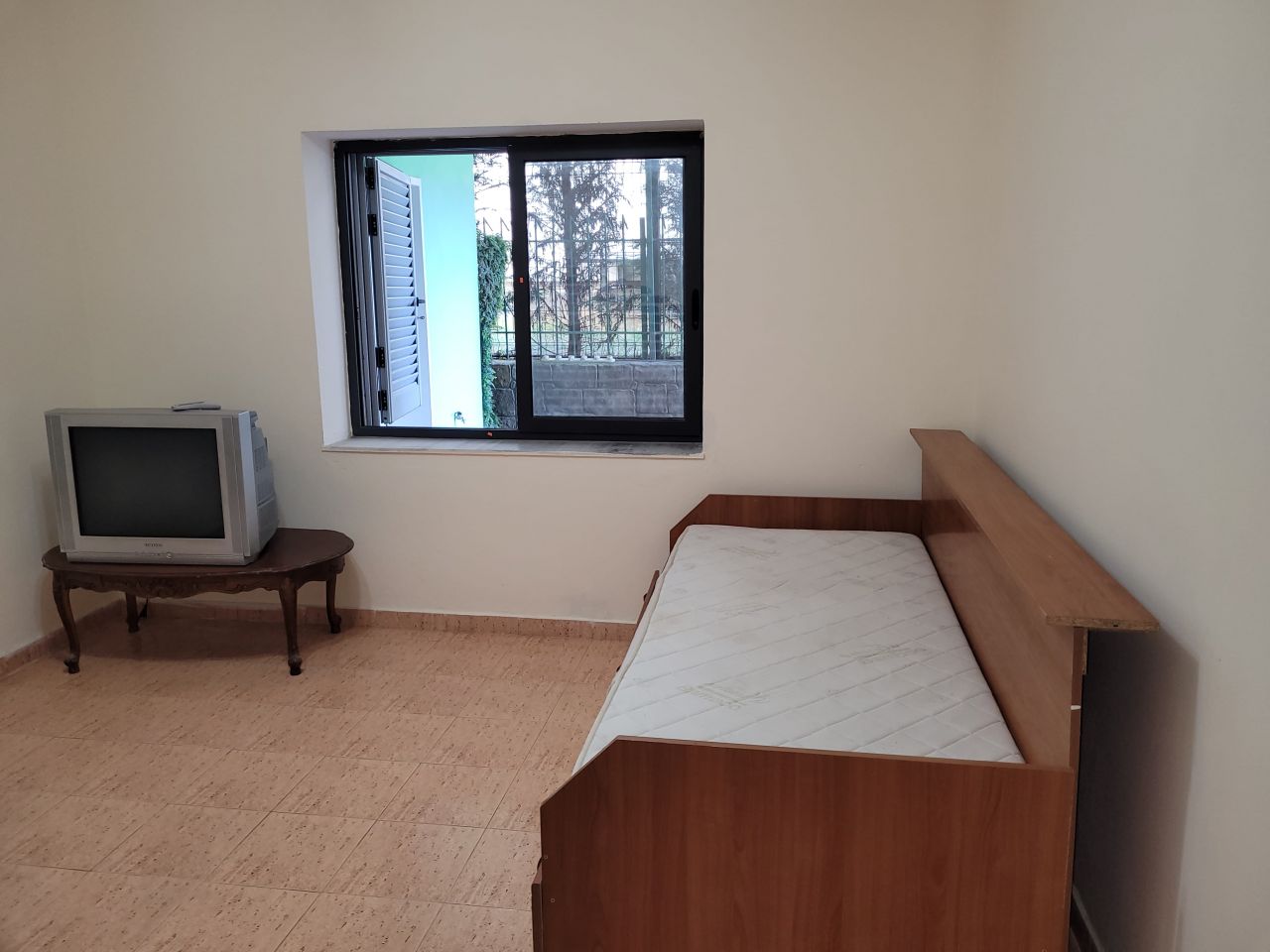 Eladó Három Hálószobás Lakás Golem Durresben Albániában 5 Percre A Tengertől