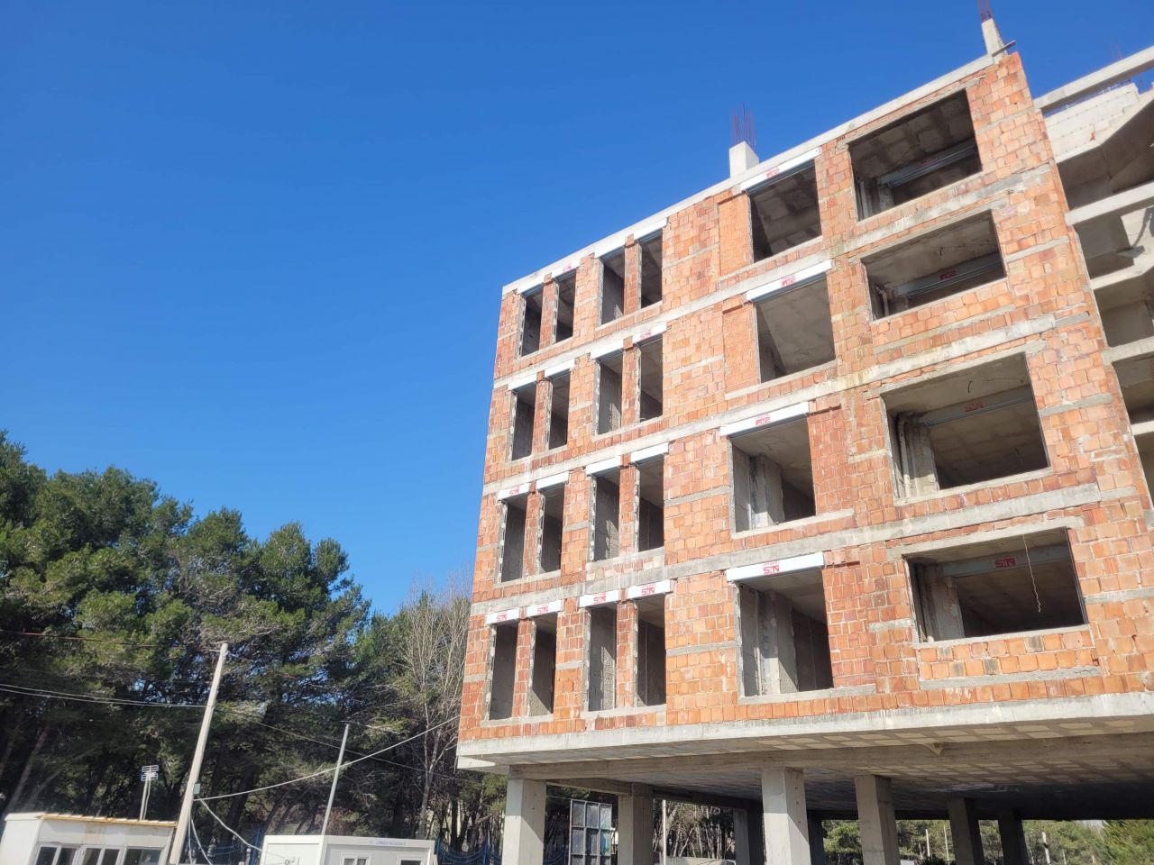 28 Qerret Durres 2504