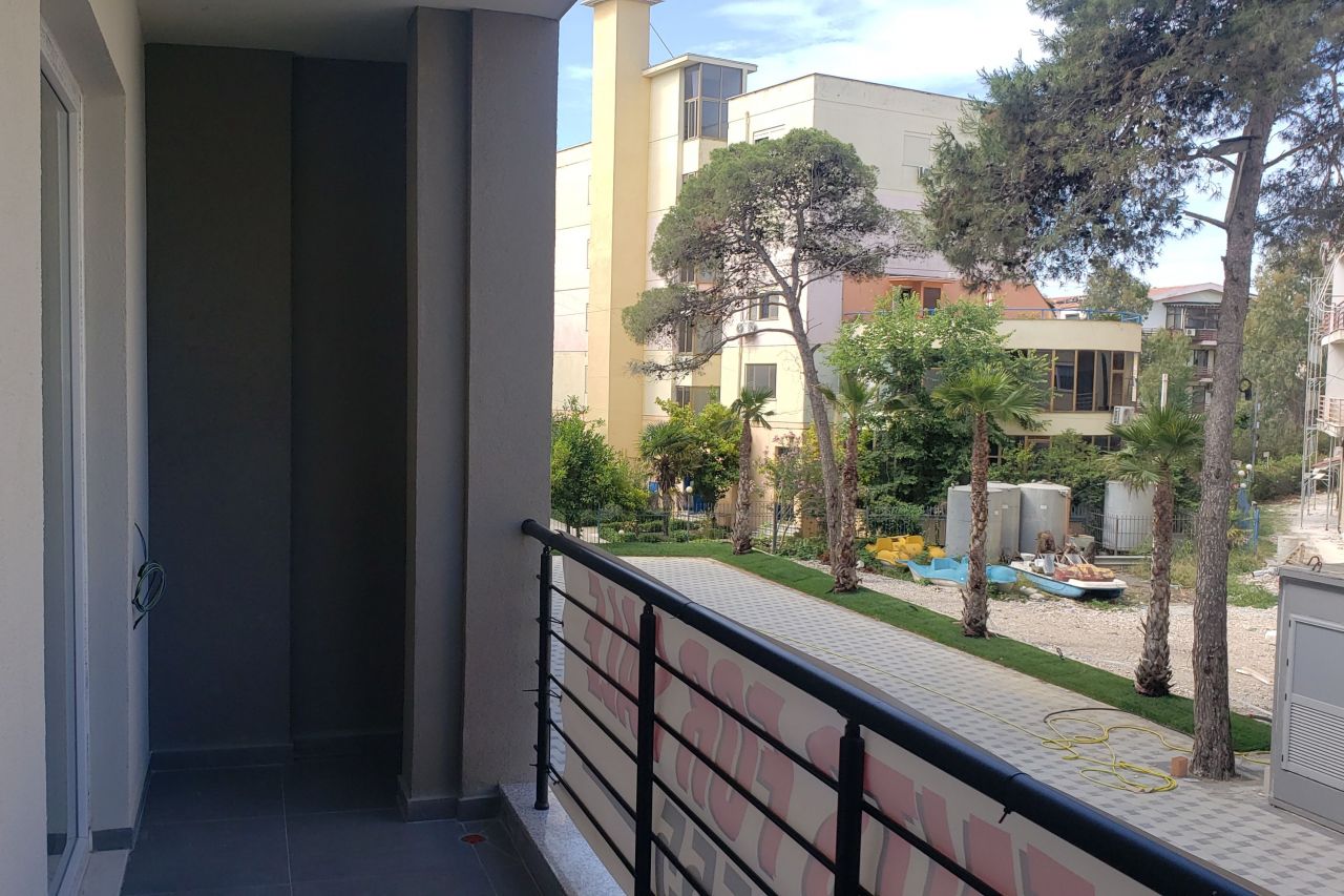 Apartament Per Shitje Ne Durres Shqiperi, Ne Nje Zone Te Qete, Prane Plazhit
