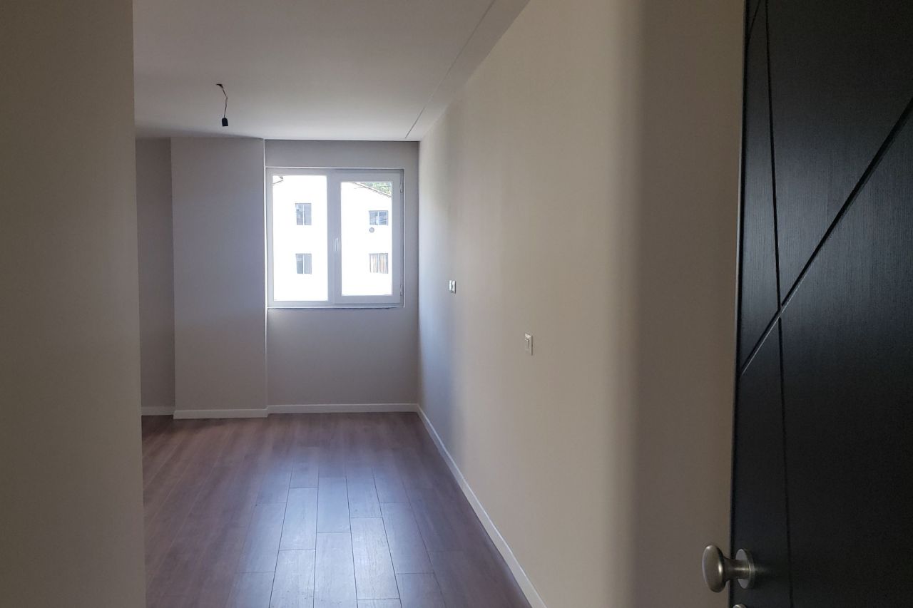 Apartament Per Shitje Ne Durres Shqiperi, Ne Nje Zone Te Qete, Prane Plazhit