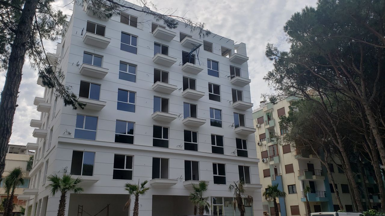 Apartament Per Shitje Ne Durres Shqiperi, Ne Nje Zone Te Qete, Prane Plazhit