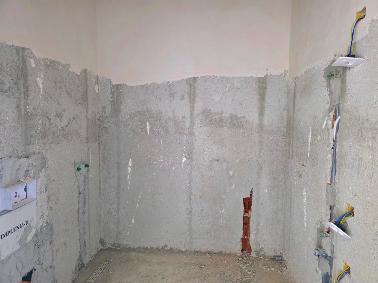 12 Golem, Durres 2504