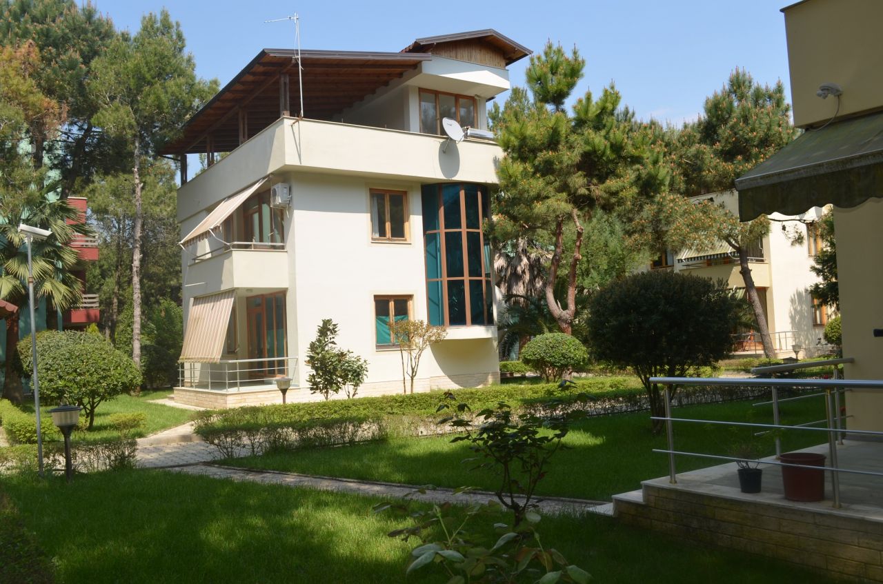 Villa eladó Albániában, Durres-ben. Turistafalu Albániában.