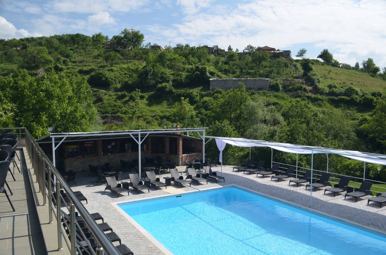 Resort me qera ne Kamenice, Korce
