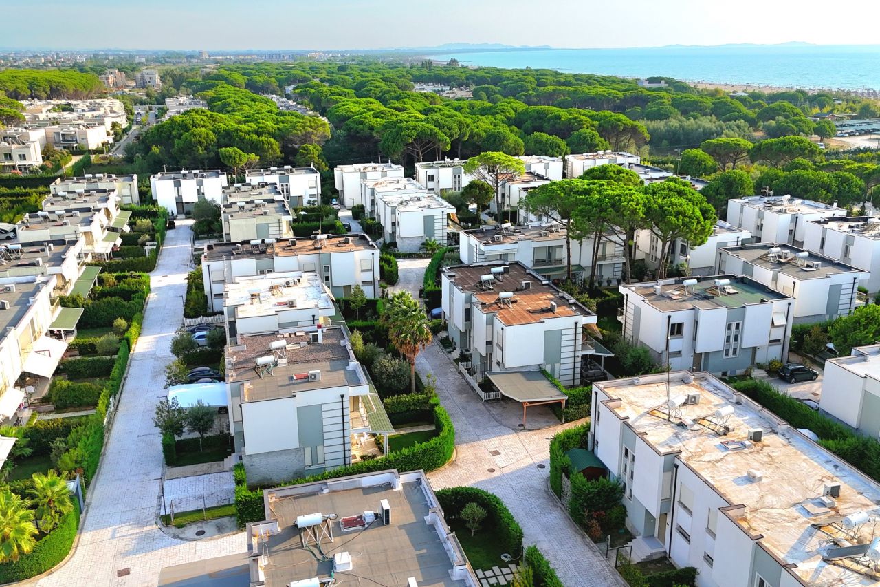 Villa Til Salgs På Perla Resort I Lalzi Bay Albania