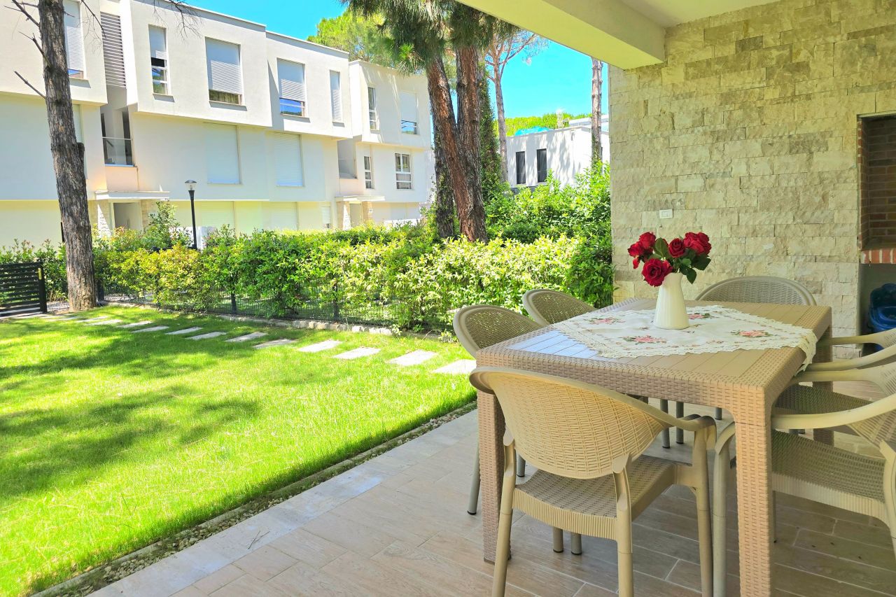 21 Lalzit Bay, 2015, Durres, Albania