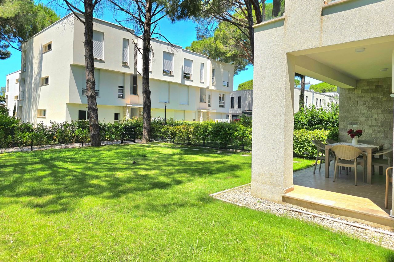 21 Lalzit Bay, 2015, Durres, Albania