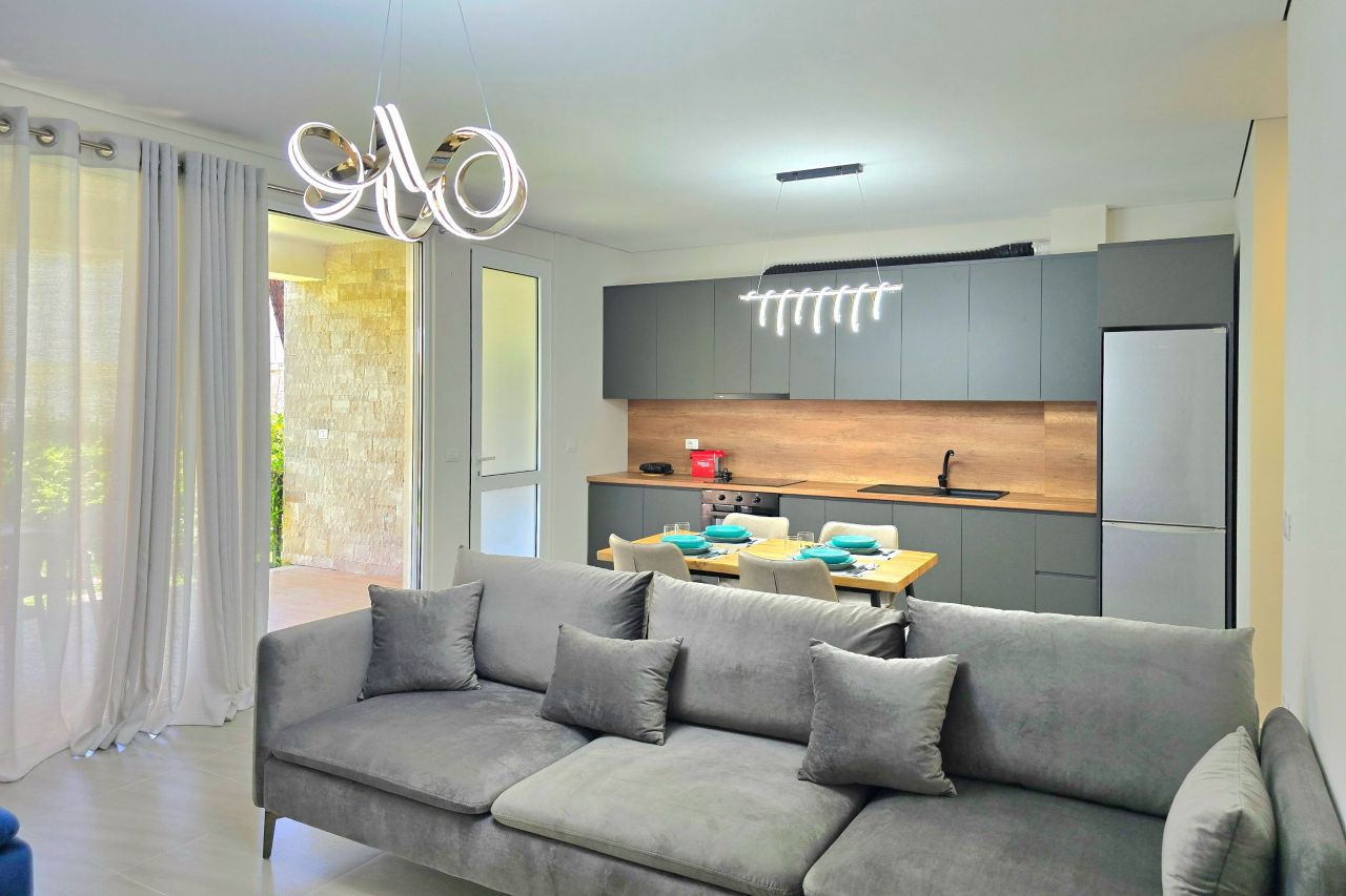 21 Lalzit Bay, 2015, Durres, Albania