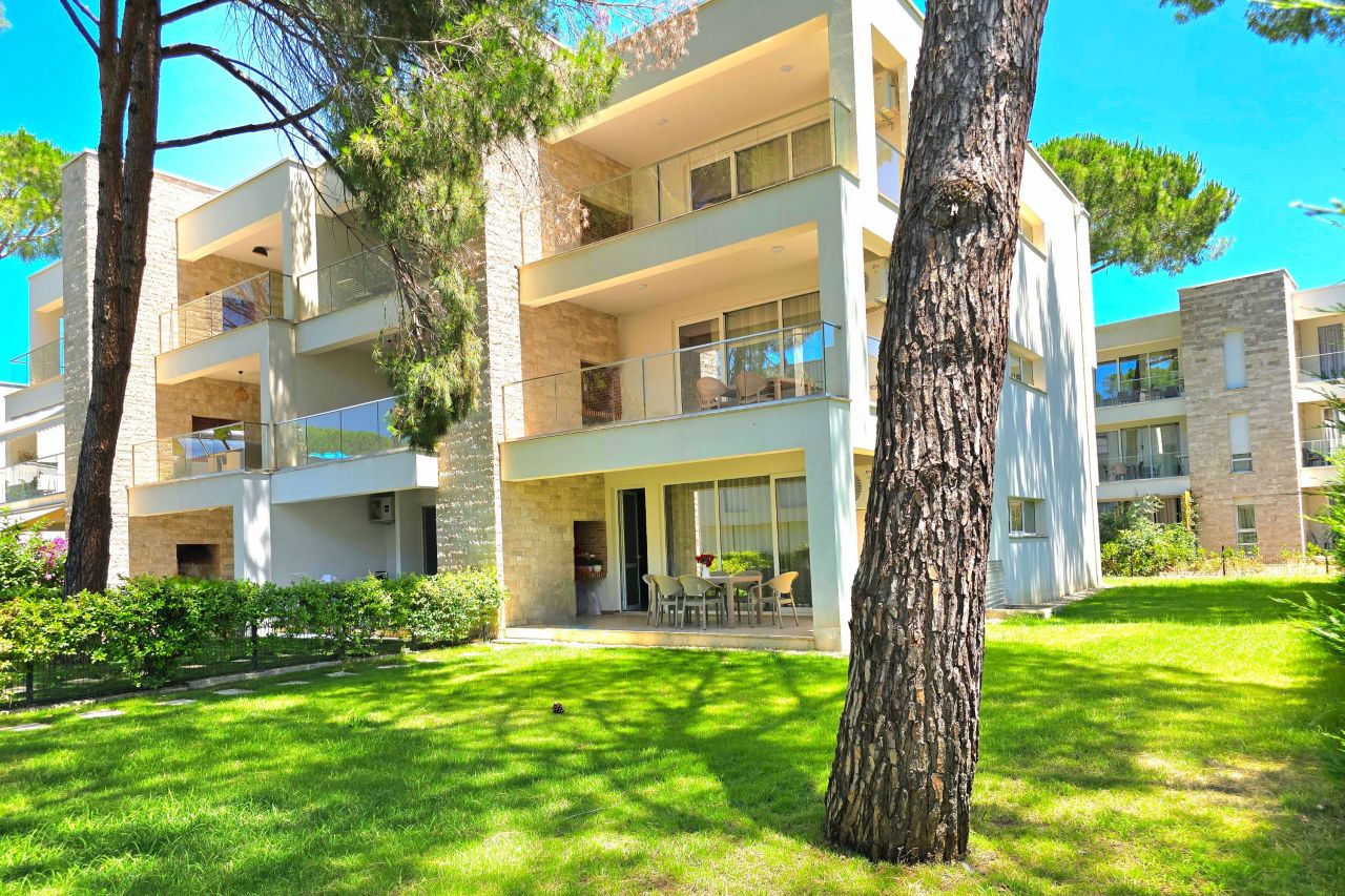 21 Lalzit Bay, 2015, Durres, Albania