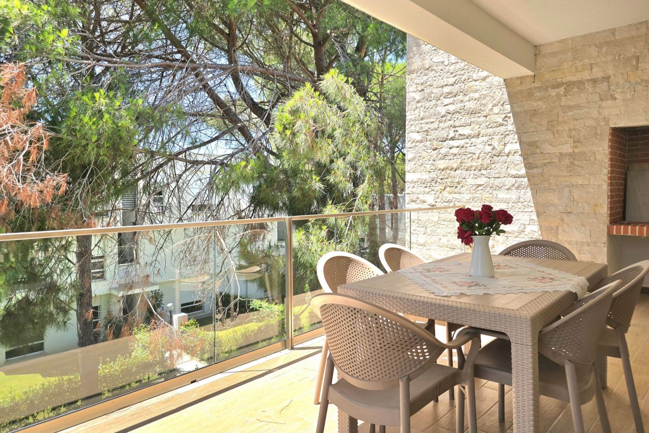 21 Lalzit Bay, 2015, Durres, Albania