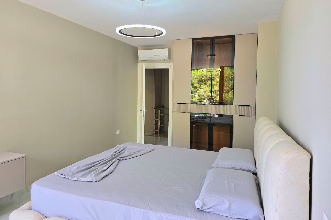 21 Lalzit Bay, 2015, Durres, Albania