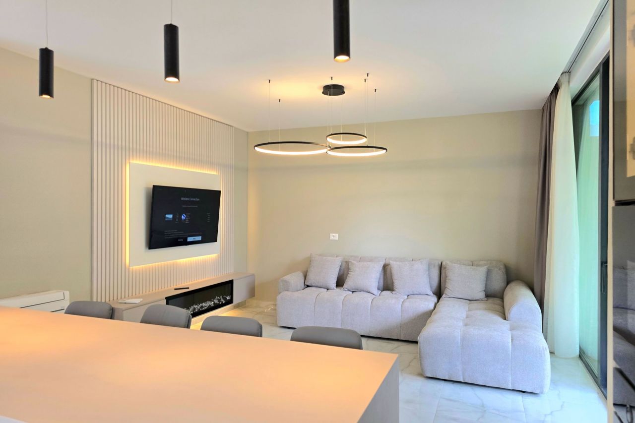 21 Lalzit Bay, 2015, Durres, Albania