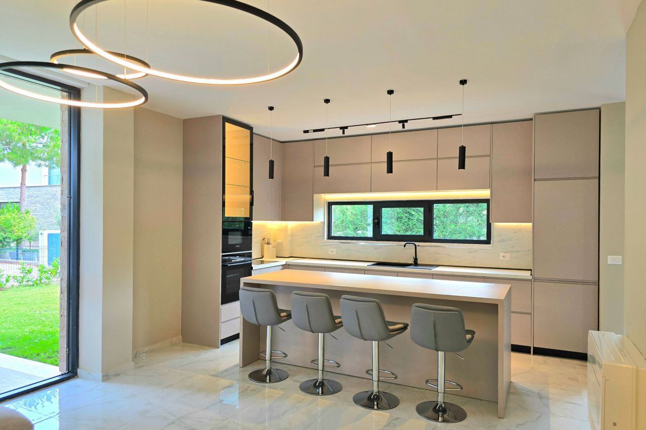 21 Lalzit Bay, 2015, Durres, Albania