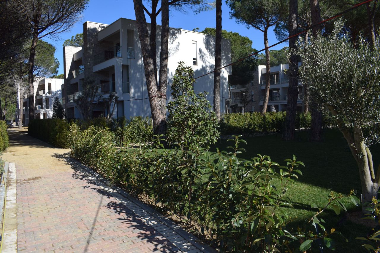 Apartament Ne Kat Perdhe Per Shitje Ne Resortin Turistik San Pietro