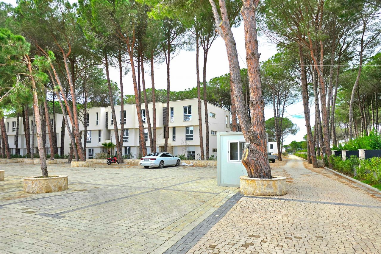 Lakás Eladó San Pietro Resort Lalzit Bay Durresben, Albániában, A Strand Közelében, Szép Erkéllyel