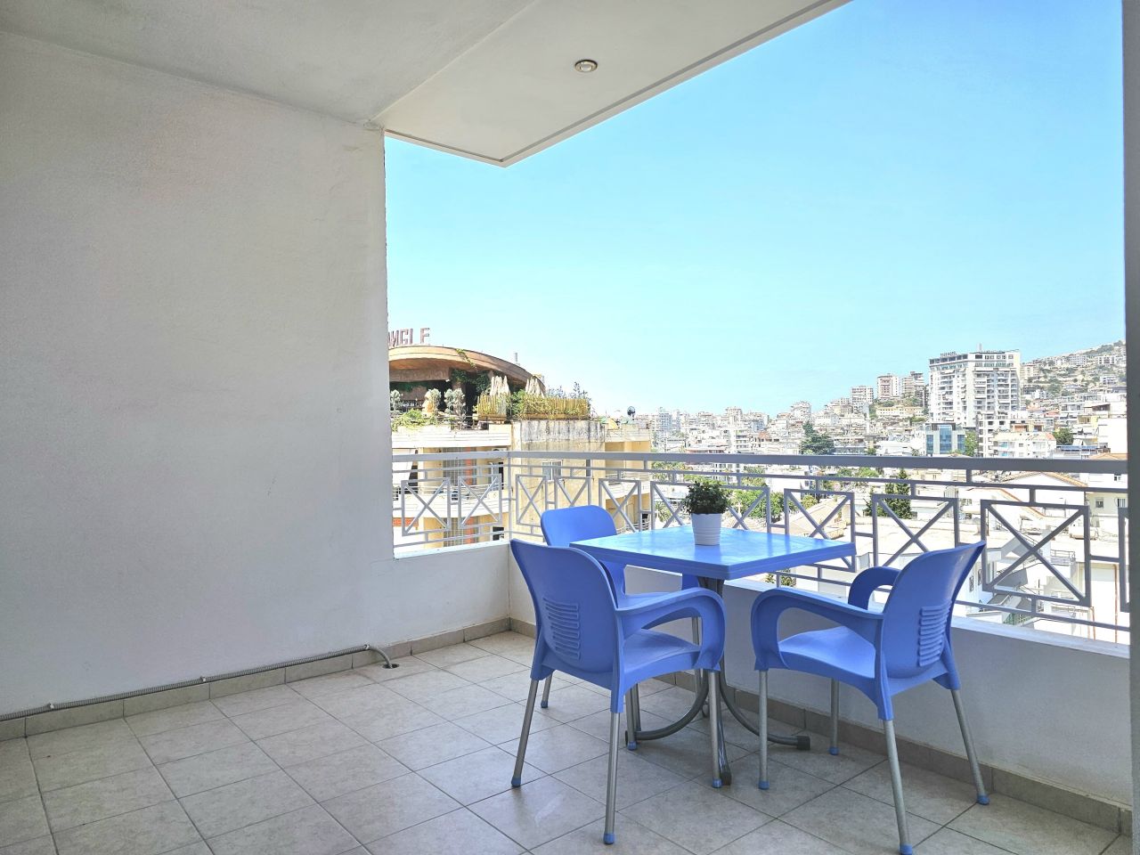 Apartament Me Qera Ne Sarande Me Pamje Nga Deti