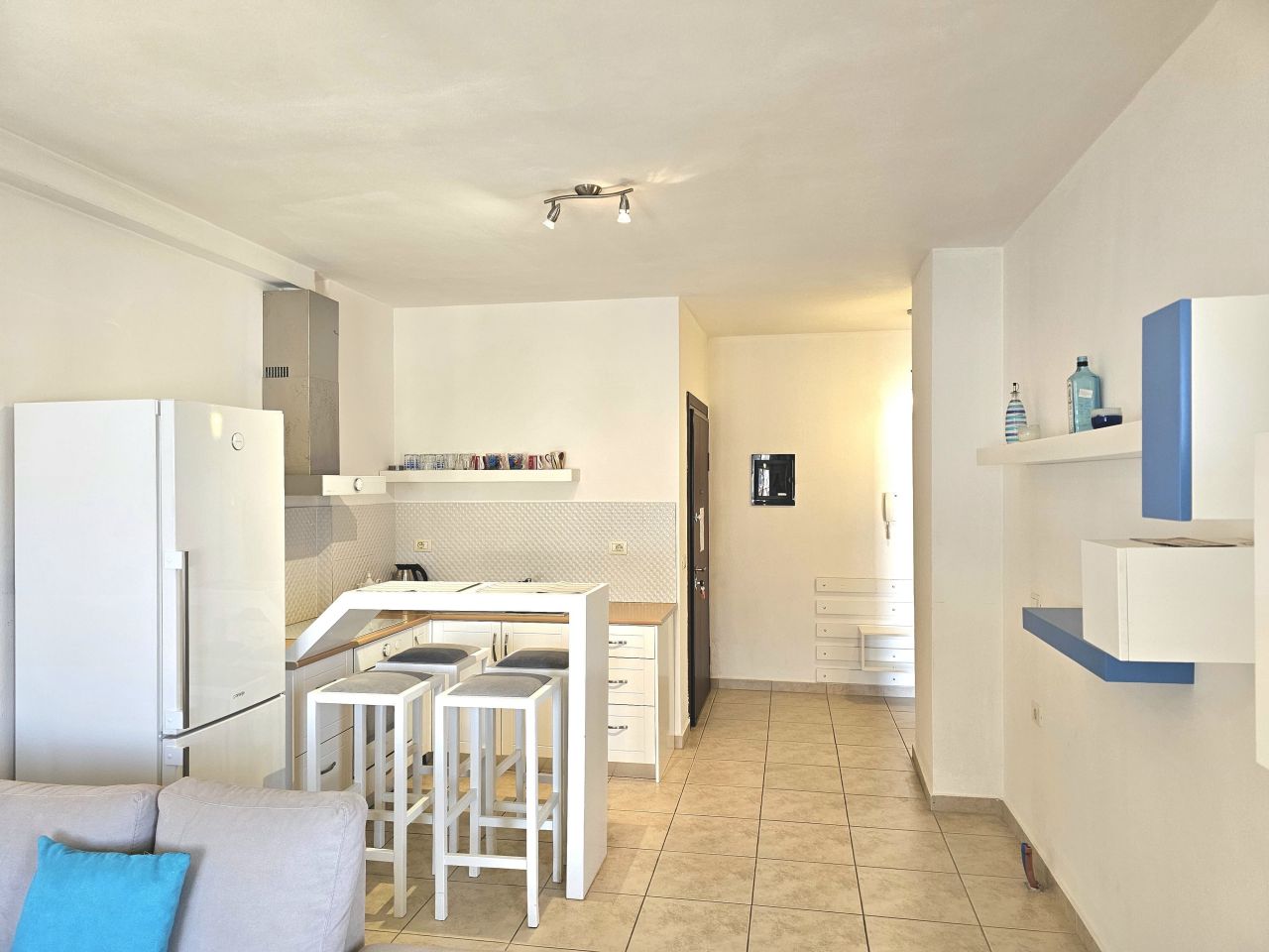 Apartament Me Qera Ne Sarande Me Pamje Nga Deti