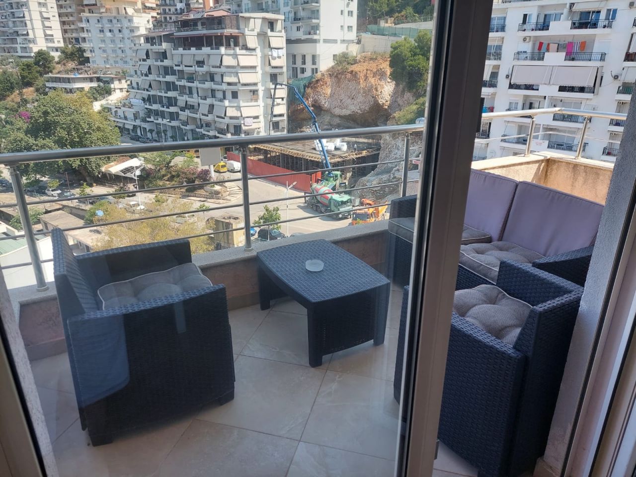 apartament pushimi me qera ne sarande, shqiperi