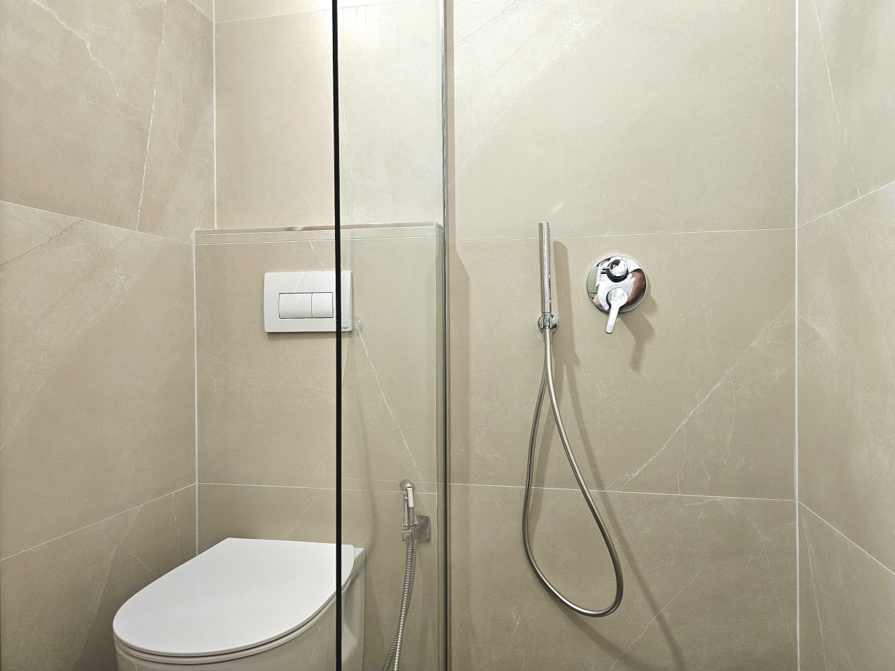 First Line Apartment For  Rent With a Full View Of The Ionian Beach