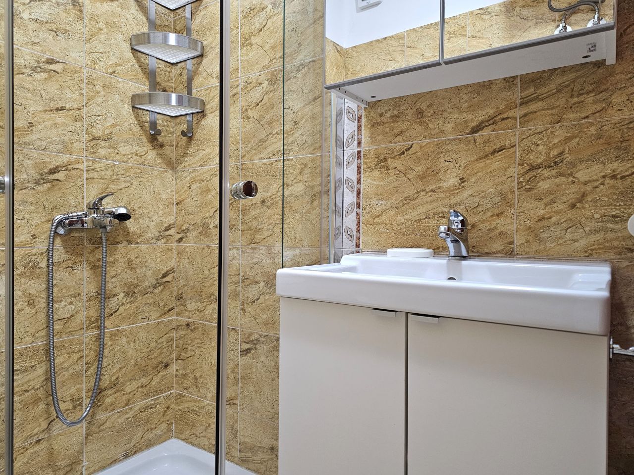 Apartamenti 1+1 me qera, ne Sarande