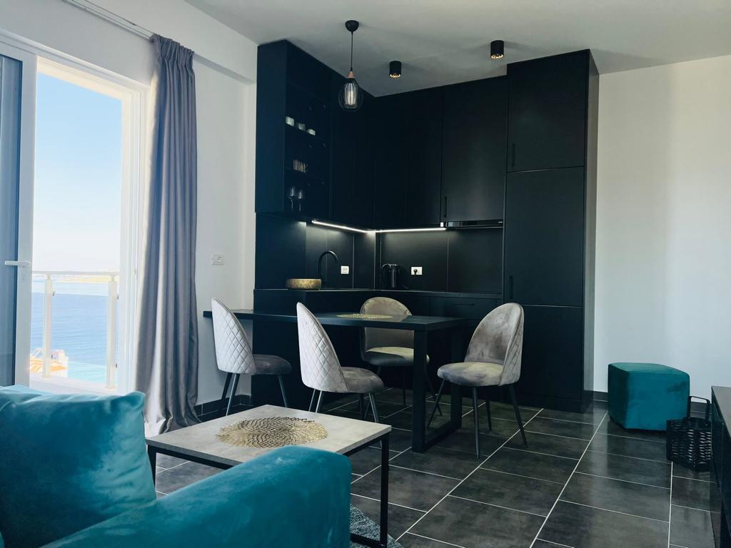 Nuovo E Bellissimo Appartamento In Vendita a Saranda Albania Con Meravigliosa Vista Mare In Buone Condizioni Tutto Arredato