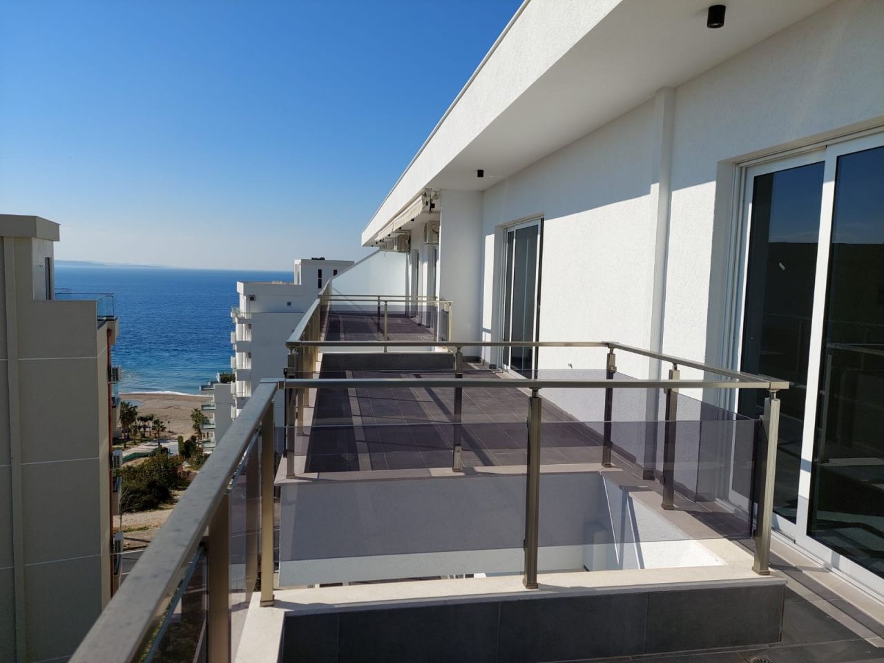 Новая квартира на продажу в Саранде Албания с прекрасным видом на море  рядом с барами и ресторанами