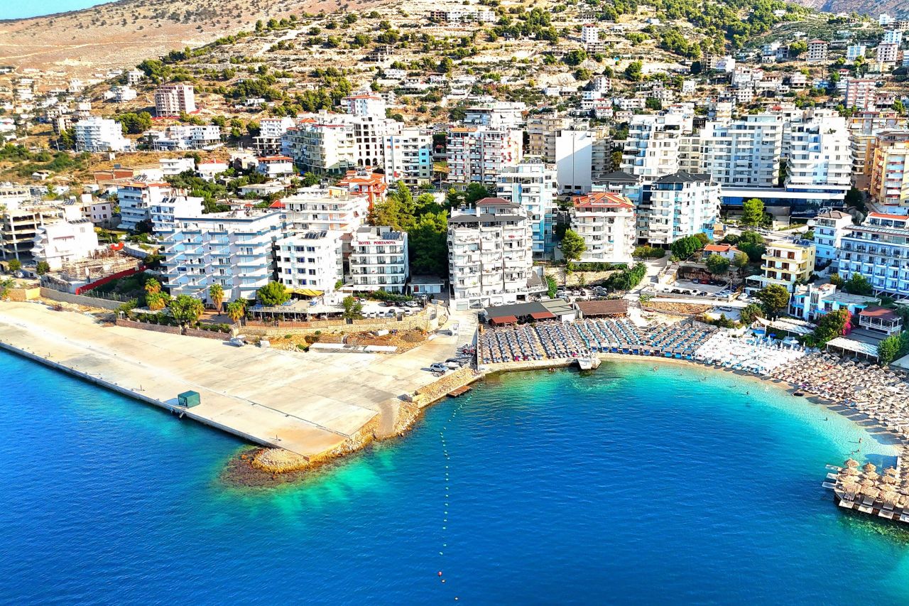 Eiendom I Saranda Til Salgs, Bare Noen Få Skritt Unna Stranden, Med Fantastisk Havutsikt