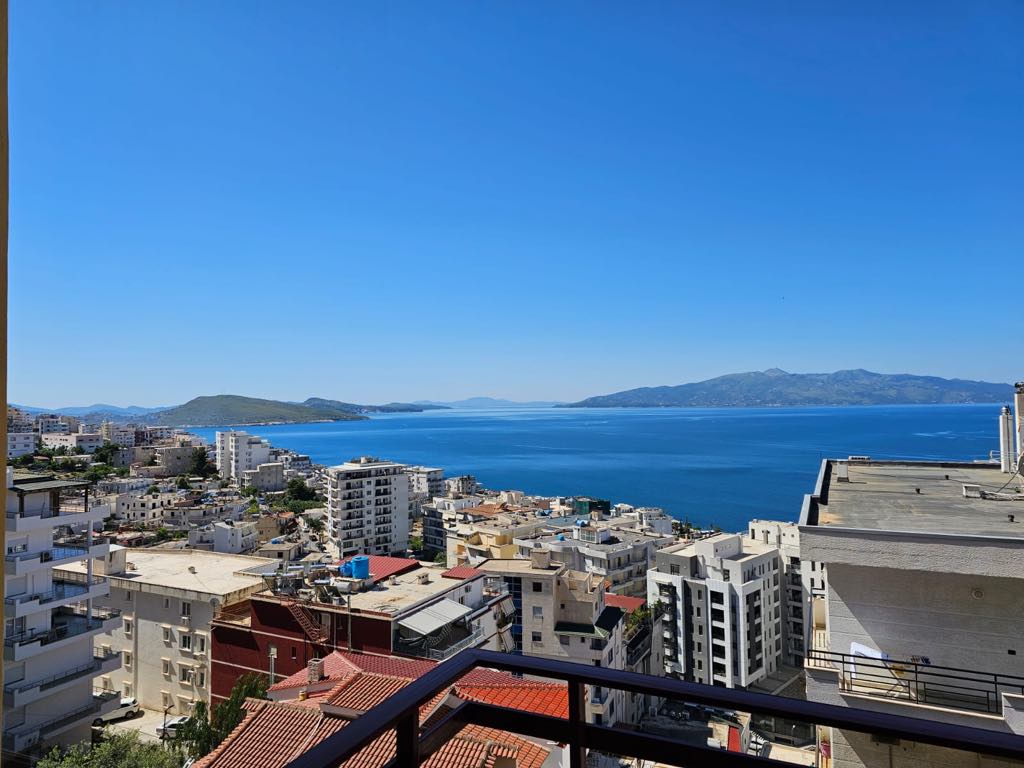Vakker Leilighet Til Salgs I Saranda Albania Me En Fantastisk Panoramautsikt Over Saranda Bukten I Kort Avstand Fra Sentrum