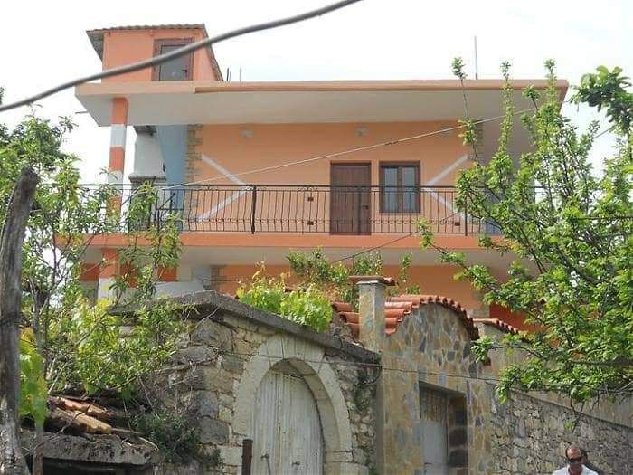 Vakker villa i Piqeras Albania til salgs