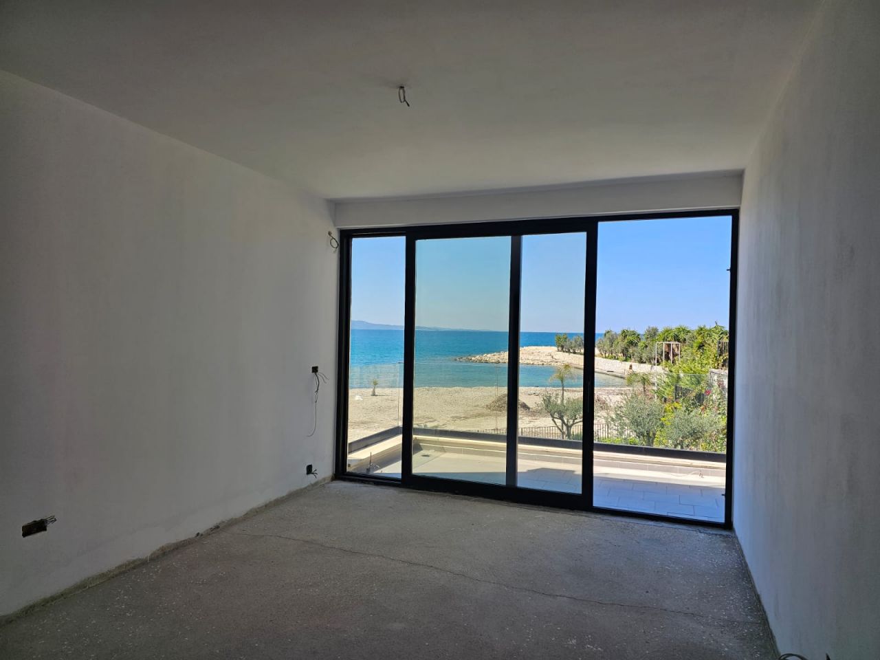 Apartment For Sale In Saranda, Positioned In A Great Location, With A Total Sea View