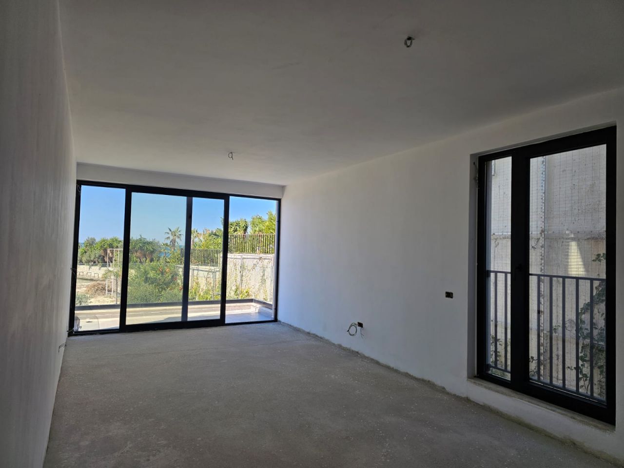 Apartment For Sale In Saranda, Positioned In A Great Location, With A Total Sea View