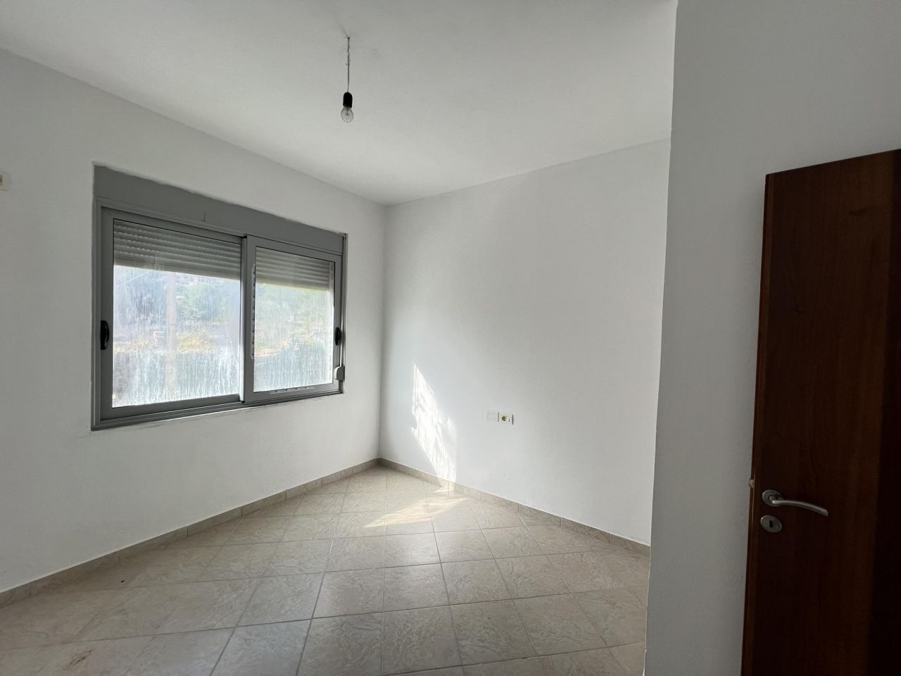 Zwei-Zimmer-Wohnung Zum Verkauf In Saranda  Albanien