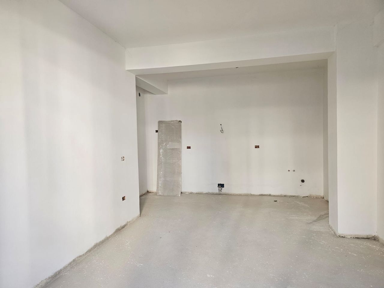 Apartment For Sale In Saranda, Positioned In A Great Location, With a Full View Of The Ionian Beach
