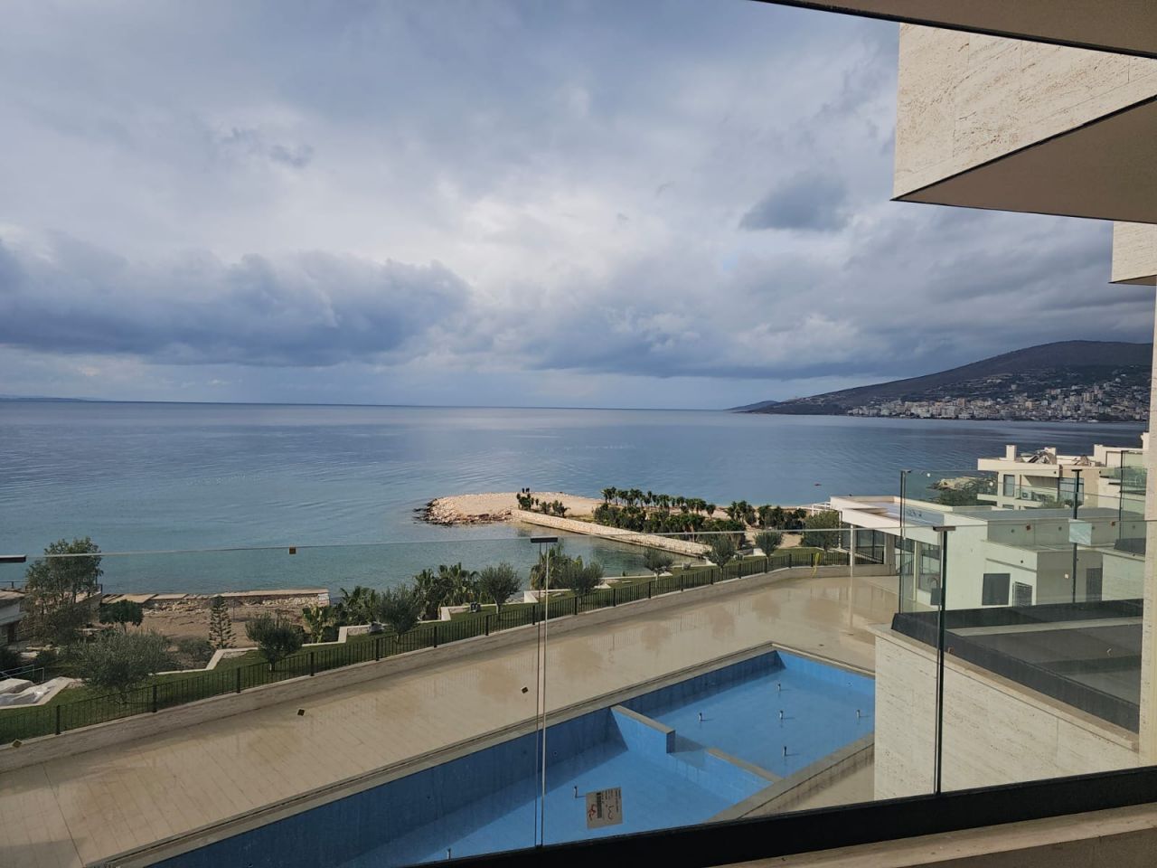 Eladó Lakás Saranda Albániában, Az Első Sorban Található, Nagyszerű Kilátással A Tengerre