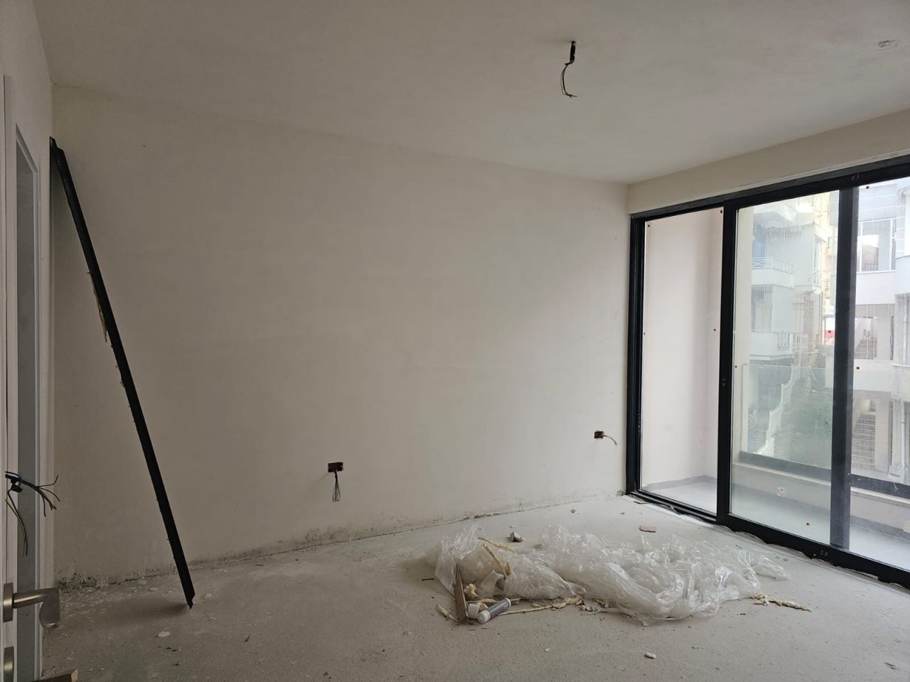 Eladó Lakás Saranda Albániában, Az Első Sorban Található, Nagyszerű Kilátással A Tengerre