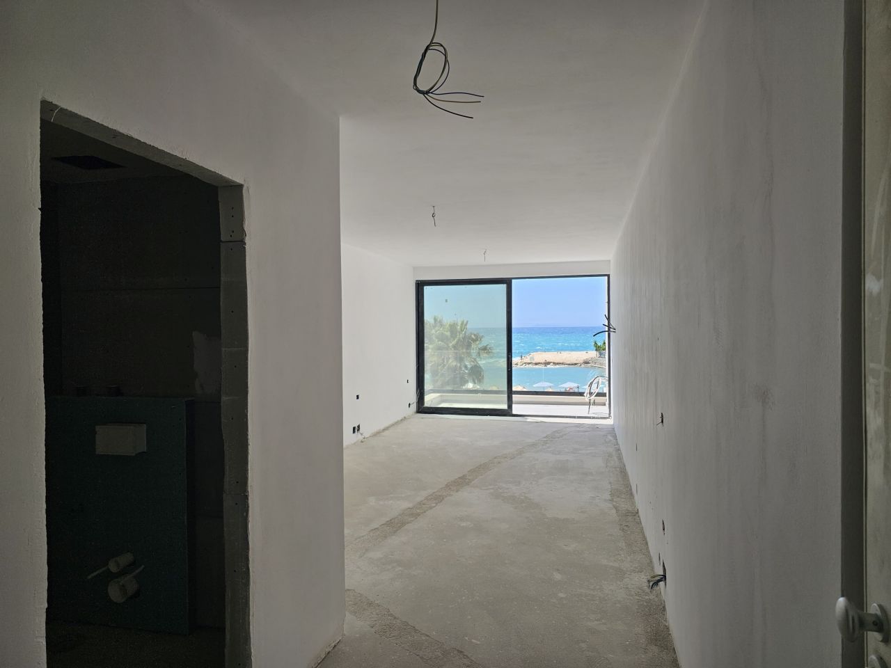 Apartment For Sale In Saranda Albania, Located In The First Line With A Great Sea View 