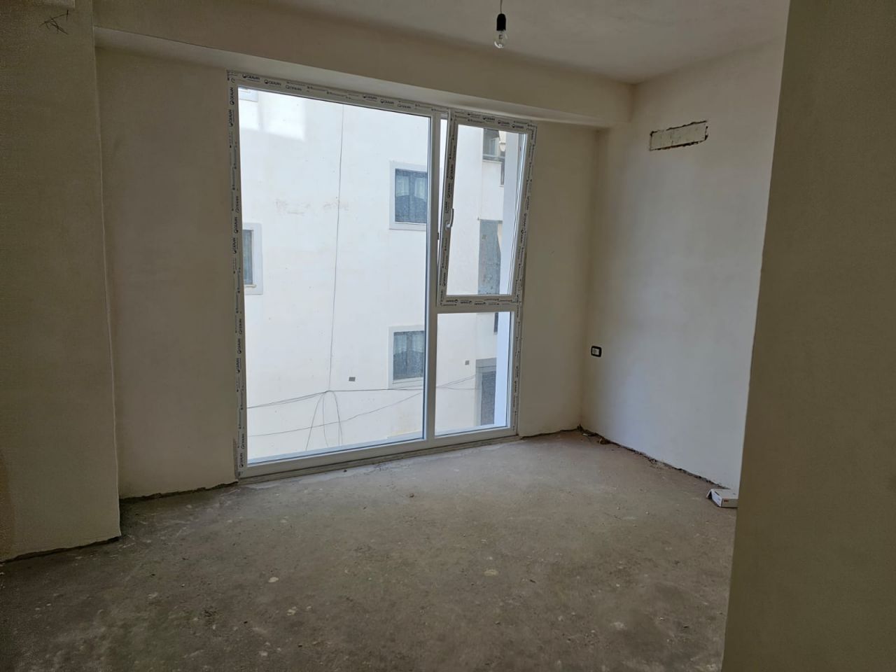 Apartament Duplex Per Shitje Ne Sarande, Ne Nje Zone Te Qete, Prane Plazhit