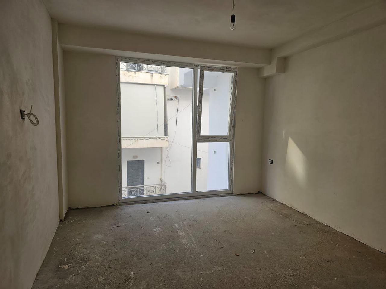 Apartament Duplex Per Shitje Ne Sarande, Ne Nje Zone Te Qete, Prane Plazhit