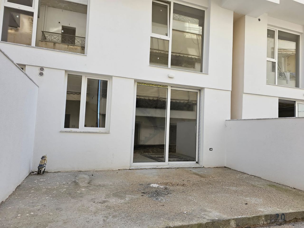 Duplex Apartment For Sale In Saranda, Located In A Good Area, With A Wonnderful Sea View 