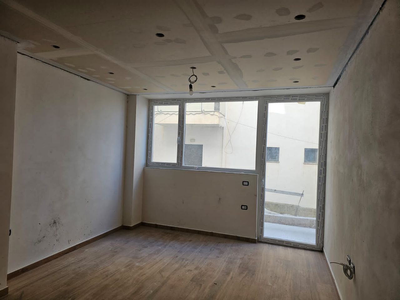 Apartament Duplex Per Shitje Ne Sarande, Prane Plazhit, Me Te Gjitha Lehtesirat Prane