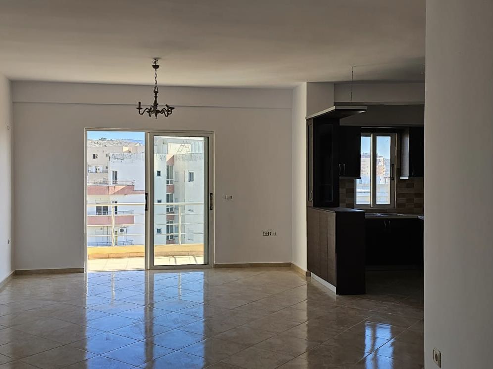 Appartamento Con Tre Camere Da Letto E Vista Mare In Vendita A Saranda  In Albania Situato In Un Quartiere Tranquillo