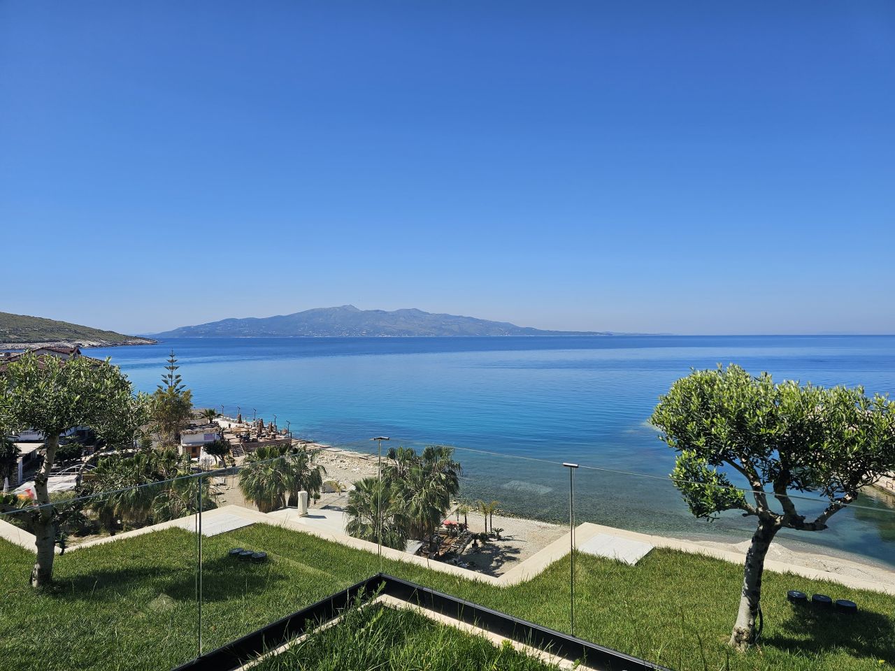 Apartament Ne Shitje Ne Sarandë Buze Detit Tek Plazhi Mango 