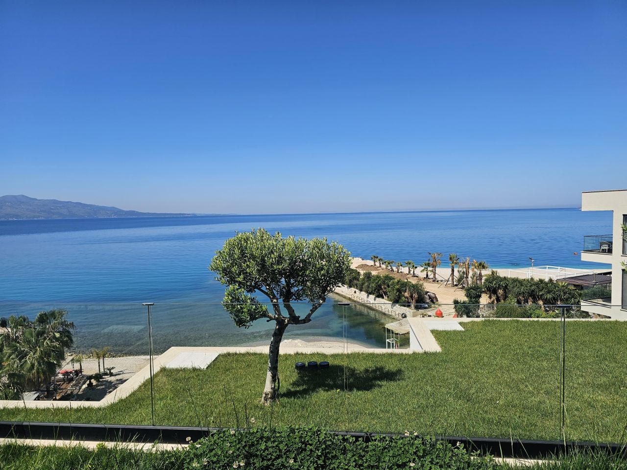 Apartament Ne Shitje Ne Sarandë Buze Detit Tek Plazhi Mango 