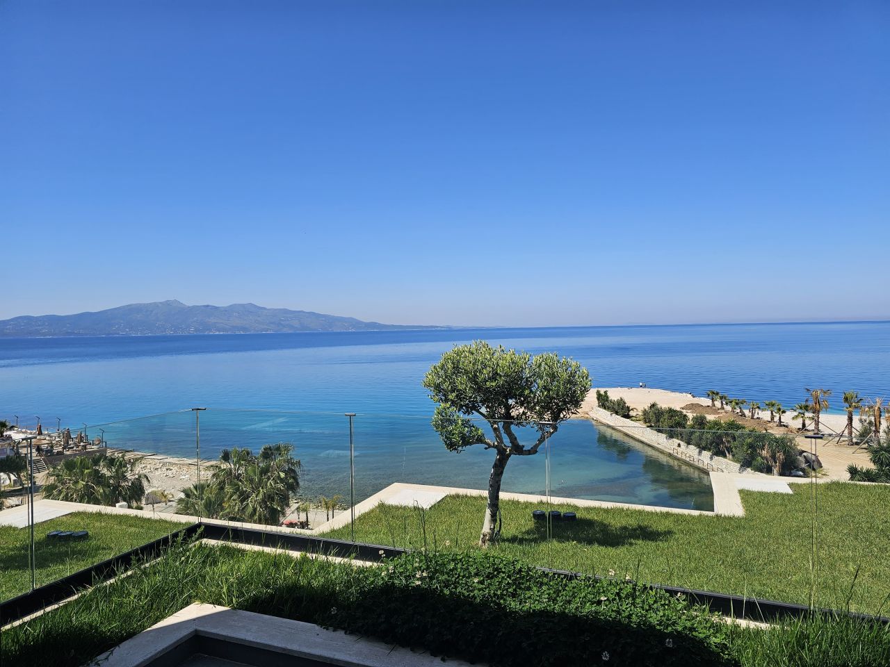 Apartament Ne Shitje Ne Sarandë Buze Detit Tek Plazhi Mango 