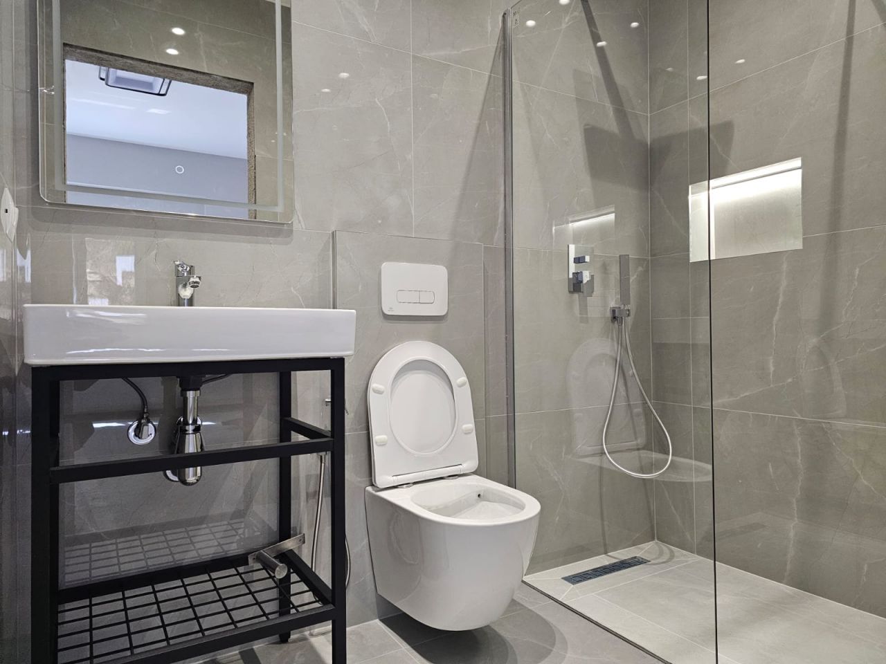 First Line Apartment For Sale In Saranda