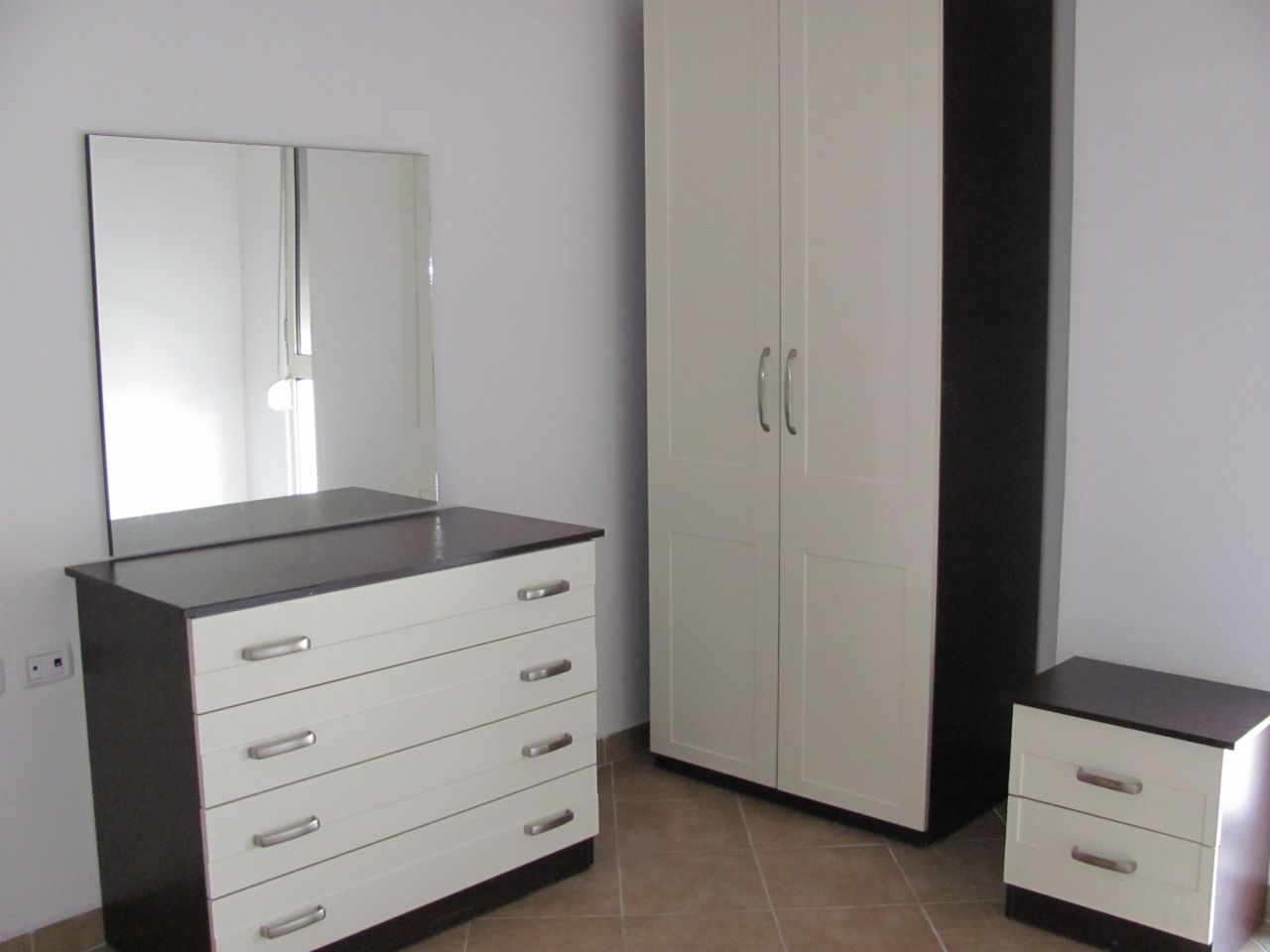 2 bedrooms apartment for rent in tirana, very close to the center 