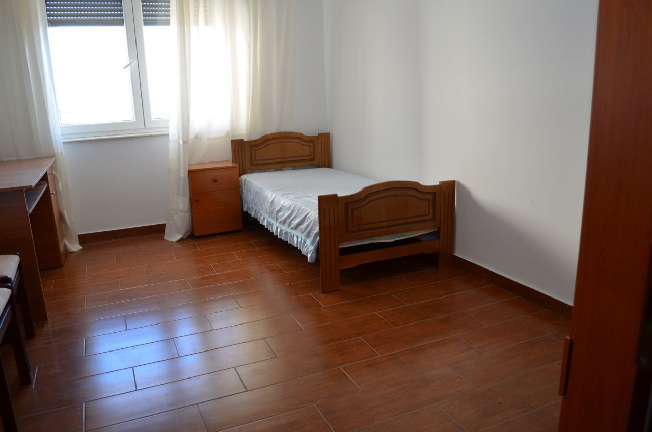 Jó minőségű két hálószobás apartman Tirana
