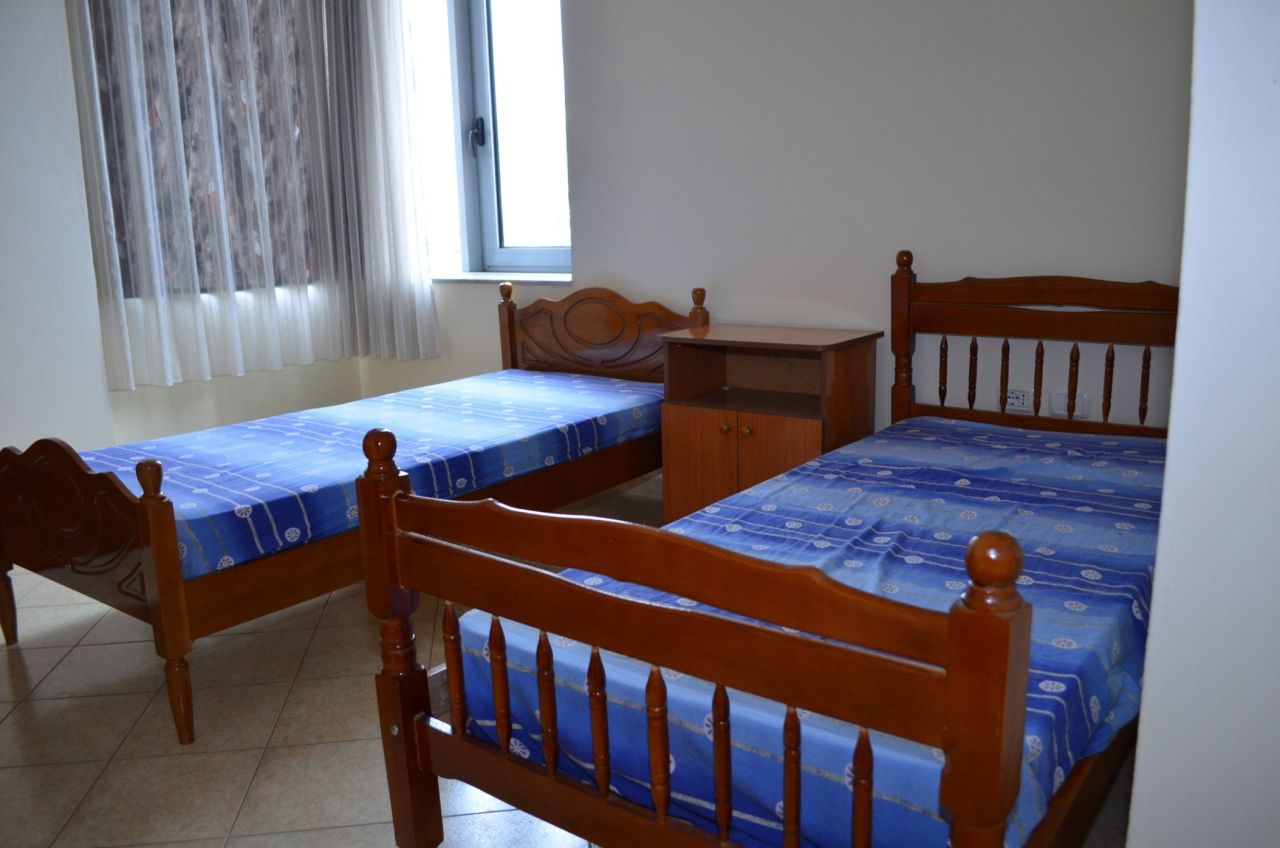 In affitto appartamento tutto arredato a Tirana, con due camere da letto. 