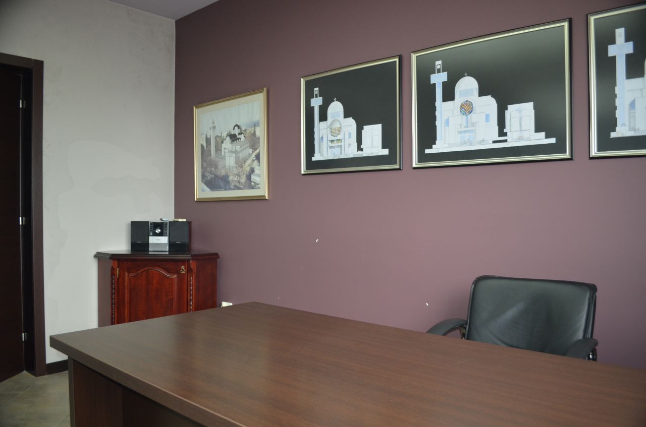 Powierzchnia biurowa do wynajęcia w centrum Tirana, Albania, w pobliżu Placu Scenderbeg.