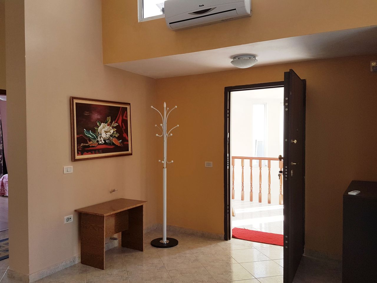 Spazioso appartamento con due camere daletto in affitto a Tirana
